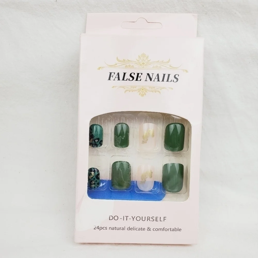 24 Pieces Fake Press On Nails